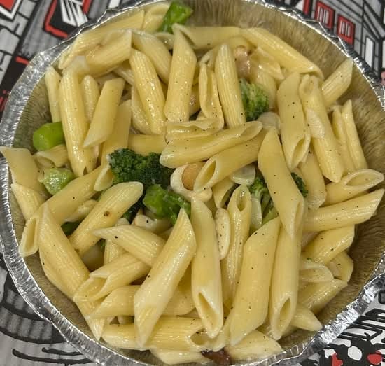 Pasta w/ Broccoli, Garlic & Oil.